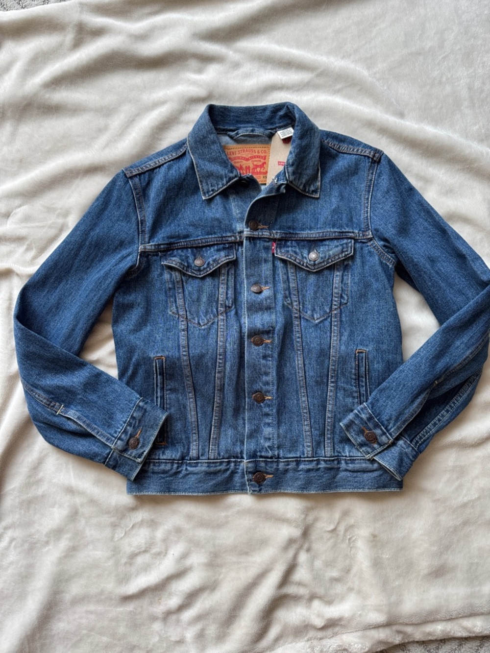 Levi's Medium Blue Denim Trucker Jacket-size XS (BNWT)